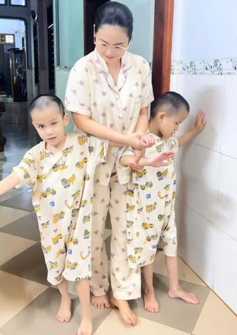 Một ngày của chị Phượng hầu như chỉ xoay quanh các con. (Ảnh: NVCC).