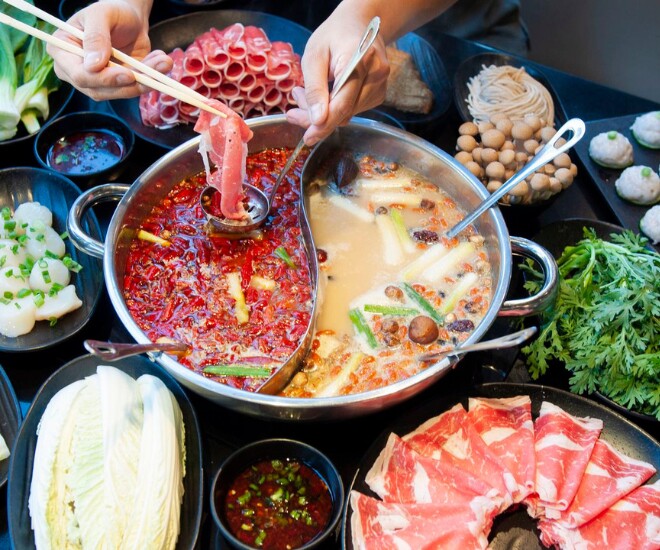 Ăn nóng ngon nhưng cũng cần chú ý đến sức khỏe. (Tác phẩm nghệ thuật).