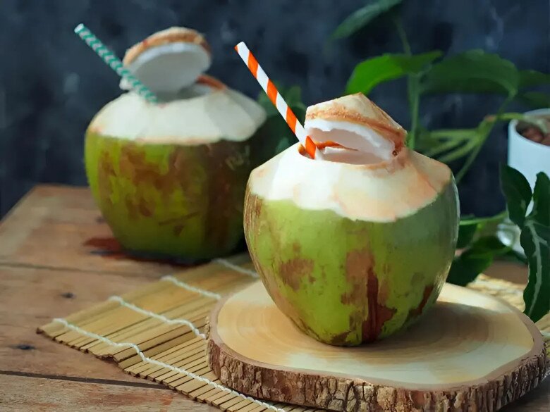 Một số bệnh lý cần phải kiêng nước dừa vì có thể khiến bệnh nặng hơn hoặc gây biến chứng. (Ảnh minh hoạ).