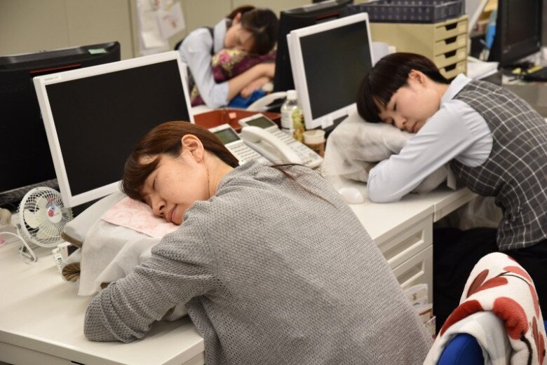 Duy trì đều đặn việc ngủ trưa tầm 40 phút sẽ giúp não bộ hoạt động hiệu quả hơn. (Ảnh minh họa).