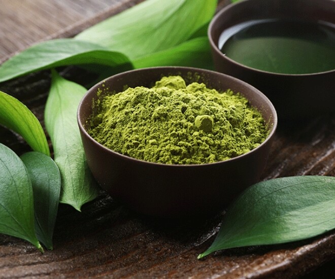 Nhờ lượng caffeine vừa phải, Matcha mang đến sự cảnh giác tự nhiên. (Tác phẩm nghệ thuật).