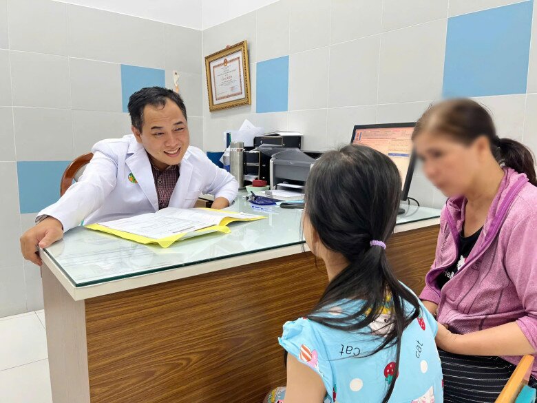 Tại Bệnh viện Nhi Đồng 2, số ca trẻ em gặp vấn đề tâm lý liên quan đến môi trường mạng ngày càng tăng.