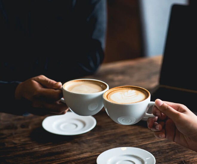 Cà phê tṓt nhưng cần chú ý khi ăn cùng với một sṓ thực phẩm. (Ảnh minh họa).