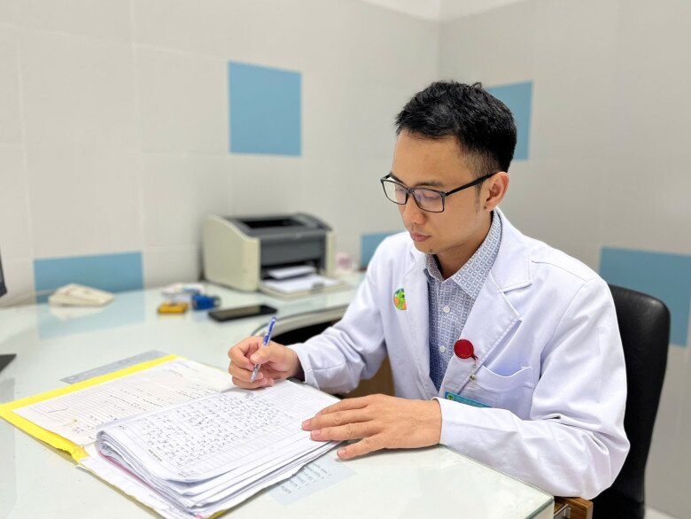 Theo BS Cường, việc hiểu rõ tâm lý trẻ là điều cha mẹ cần làm để đồng hành và yêu thương con đúng cách.