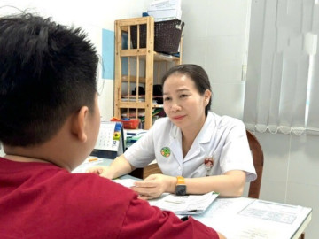 Áp lực tuổi mới lớn: Những tín hiệu ngầm của một đứa trẻ đang tổn thương, bố mẹ đừng để con lớn lên trong cô độc