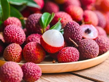 Thứ nhà nhà vứt đi khi ăn vải lại có tác dụng giảm bệnh chàm và ngứa, ai cũng dùng được