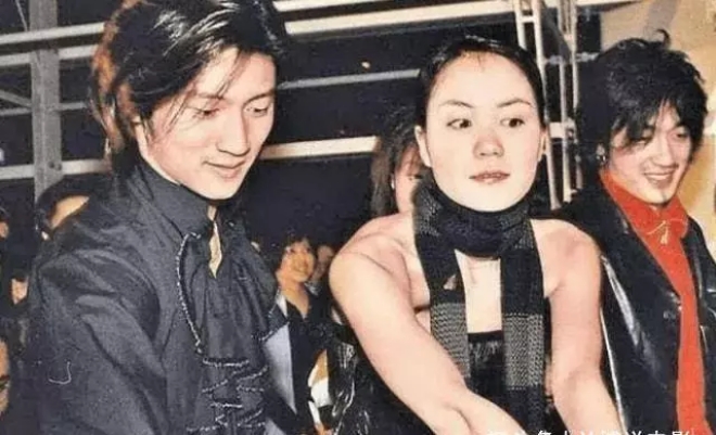 Tạ Đình Phong chọn yêu người đàn bà đáng tuổi cô khi đang là chàng thanh niên được nhiều cô gái yêu thích.