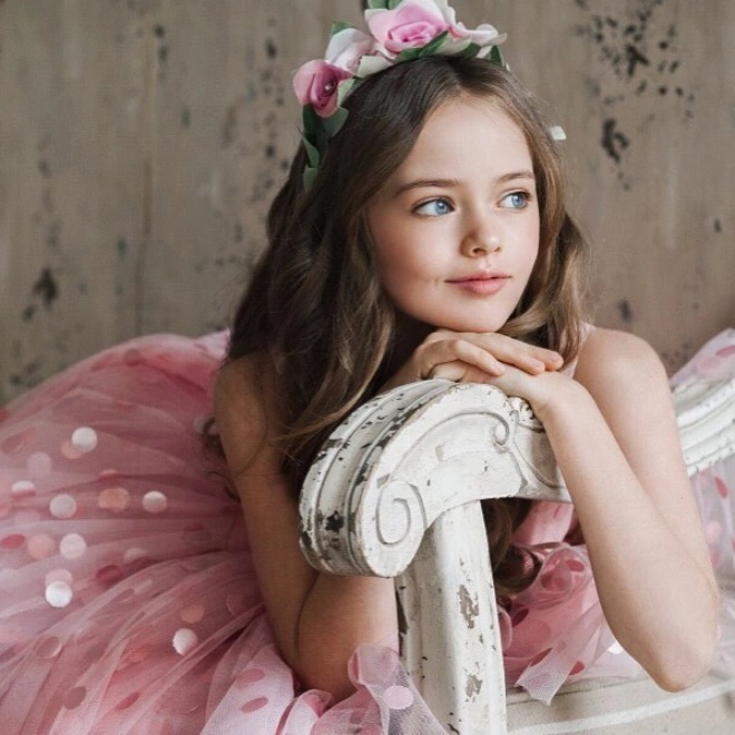 Kristina vẫn giữ được nét hồn nhiên ngây thơ trong từng shoot hình.