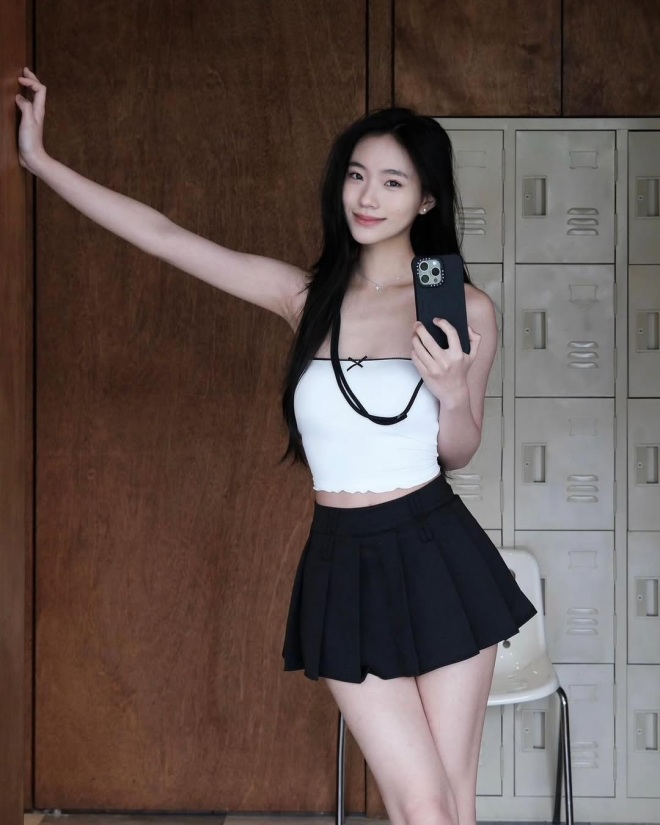 Cô bé có phong cách thời trang ấn tượng dù còn ít tuổi.