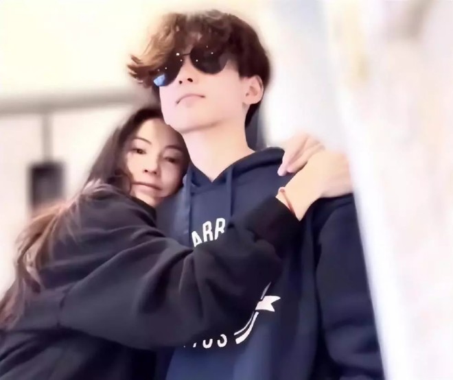 Trương Bá Chi luôn trao đổi, hỏi ý kiến Lucas trước khi quyết định.