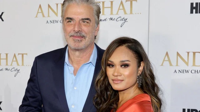 Mối quan hệ của Chris Noth và vợ sau scandal “cơm chẳng lành canh chẳng ngọt”.