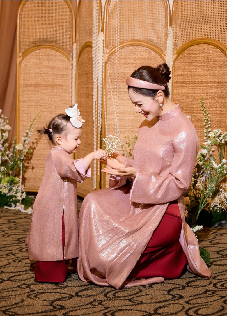 Sao Việt 24h: Con gái Hồ Ngọc Hà catwalk thần thái chuyên nghiệp hệt mẹ, quát em trai cũng dứt khoát ra dáng chị lớn - 7