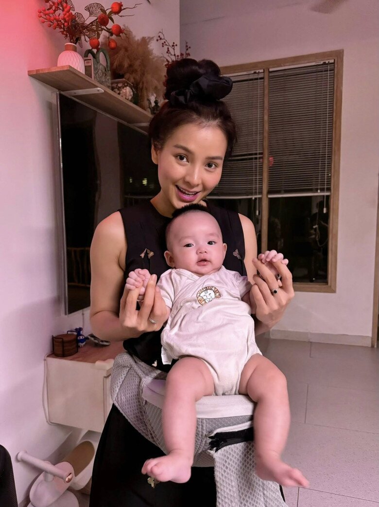 Sao Việt 24h: Con gái Hồ Ngọc Hà catwalk thần thái chuyên nghiệp hệt mẹ, quát em trai cũng dứt khoát ra dáng chị lớn - 10