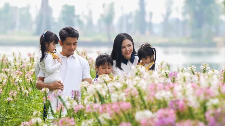 Sao Việt 24h: Con trai quốc tịch Mỹ của Thuý Diễm khoe bảng điểm xuất sắc, nói lời cảm ơn khiến bố mẹ amp;#34;phì cườiamp;#34; - 11