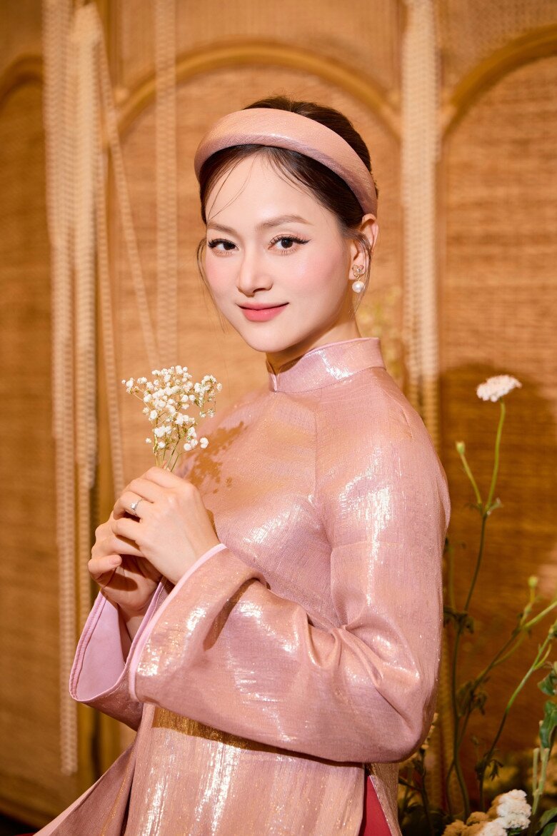 Sao Việt 24h: Diva Mỹ Linh khoe khoảnh khắc ông xã Anh Quân hãnh diện ngắm con gái trên sân khấu, amp;#34;ngượng nghịuamp;#34; khi bị phát hiện - 16