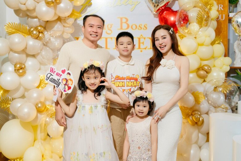 Sao Việt 24h: Hồ Ngọc Hà diện áo tắm đọ chân cùng con gái, Lisa 5 tuổi đã sở hữu amp;#34;cặp kiếm Nhậtamp;#34; đáng ngưỡng mộ - 12