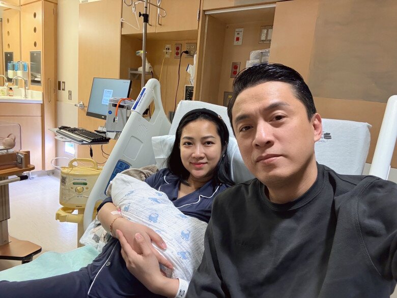 Lam Trường hạnh phúc đón con trai ở tuổi 51.