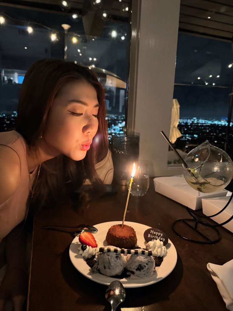 Sao Việt 24h: MC Hoài Anh khoe khoảnh khắc chung khung hình với cụ ông U80 lái xe máy từ Nghệ An vào TP.HCM xem diễu binh - 12