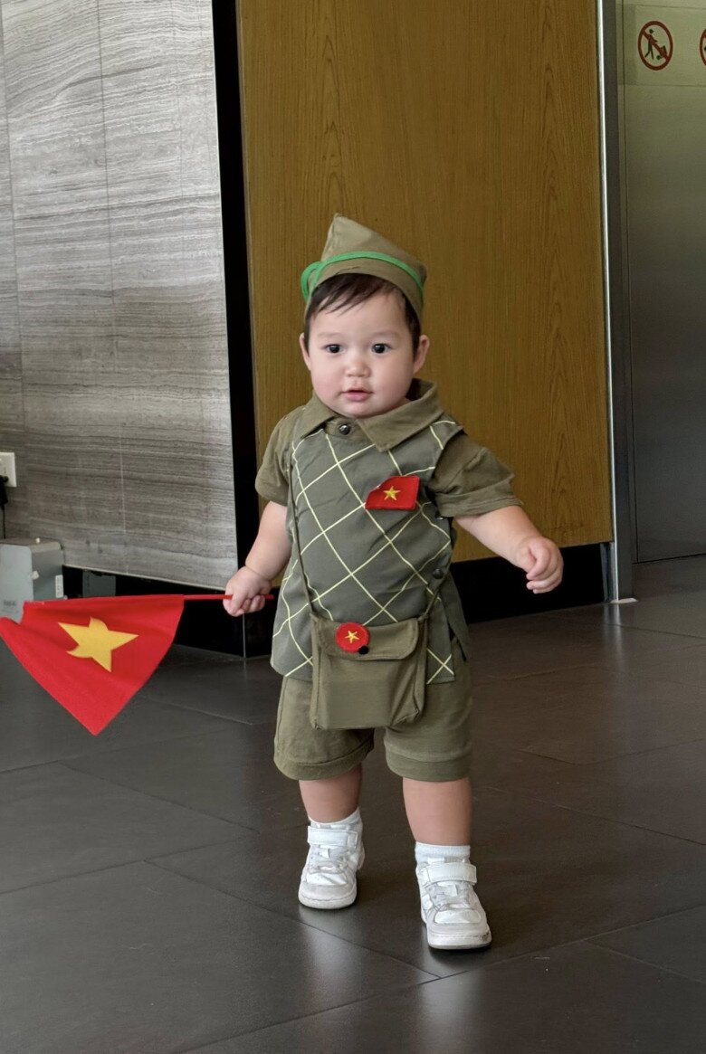Sao Việt 24h: MC Hoài Anh khoe khoảnh khắc chung khung hình với cụ ông U80 lái xe máy từ Nghệ An vào TP.HCM xem diễu binh - 9