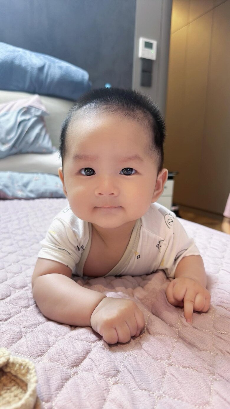 Sao Việt 24h: Phương Lê vén áo khoe bụng lùm lùm, đập tan tin đồn amp;#34;đeo bầu giảamp;#34; - 5