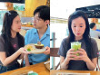 Sao Việt 24h: Midu "trẻ như sinh viên" khi du lịch cùng chồng, Minh Đạt giữ nguyên ánh mắt si mê nhìn vợ như những ngày đầu