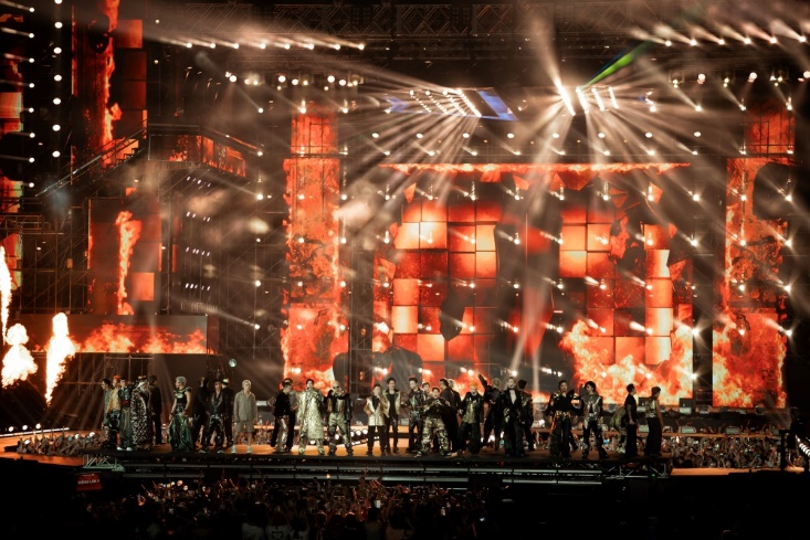 Concert amp;#34;Anh trai vượt ngàn chông gaiamp;#34; Day 6 mất điện nhưng vẫn amp;#34;cháyamp;#34;: Dàn nghệ sĩ cùng BTC xin lỗi, loạt khán giả ra về sớm tiếc nuối - 10