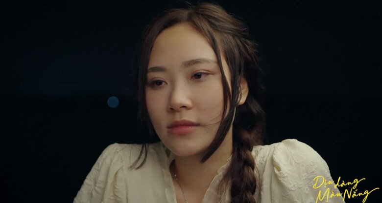 Mai Huê vào vai cô gái quê, muốn lấy chồng giàu để đổi đời.