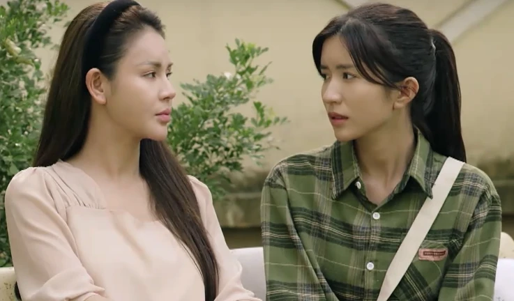 Lương Thu Trang và Ngọc Huyền trong 1 cảnh phim.