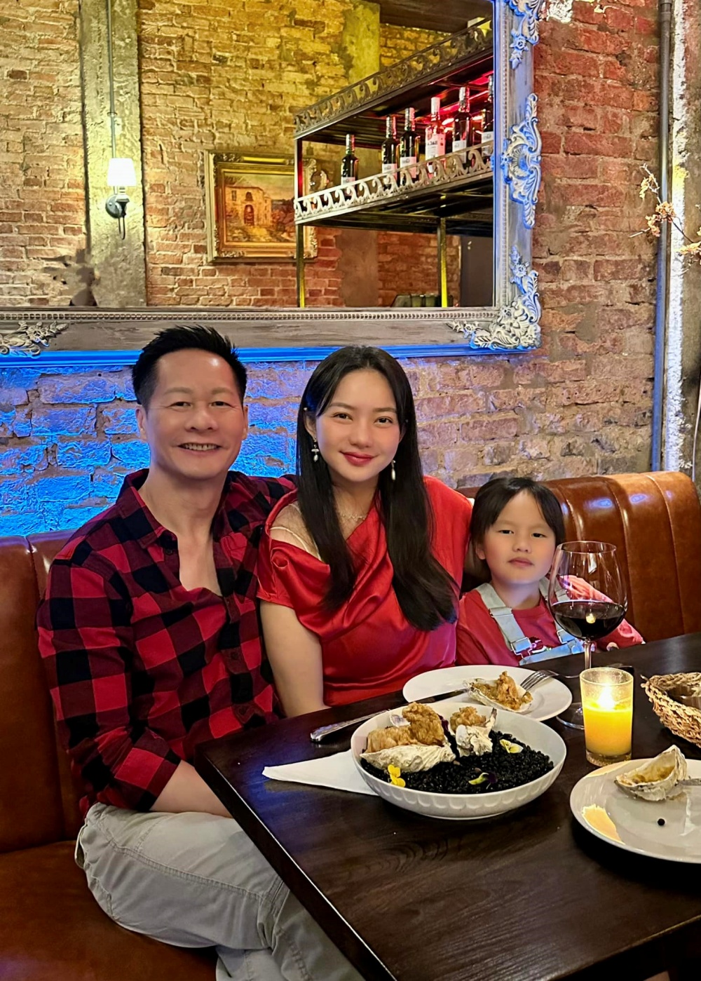 Gia đình hạnh phúc của Phan Như Thảo trong hiện tại với chồng đại gia và con gái nhỏ Bồ Câu.