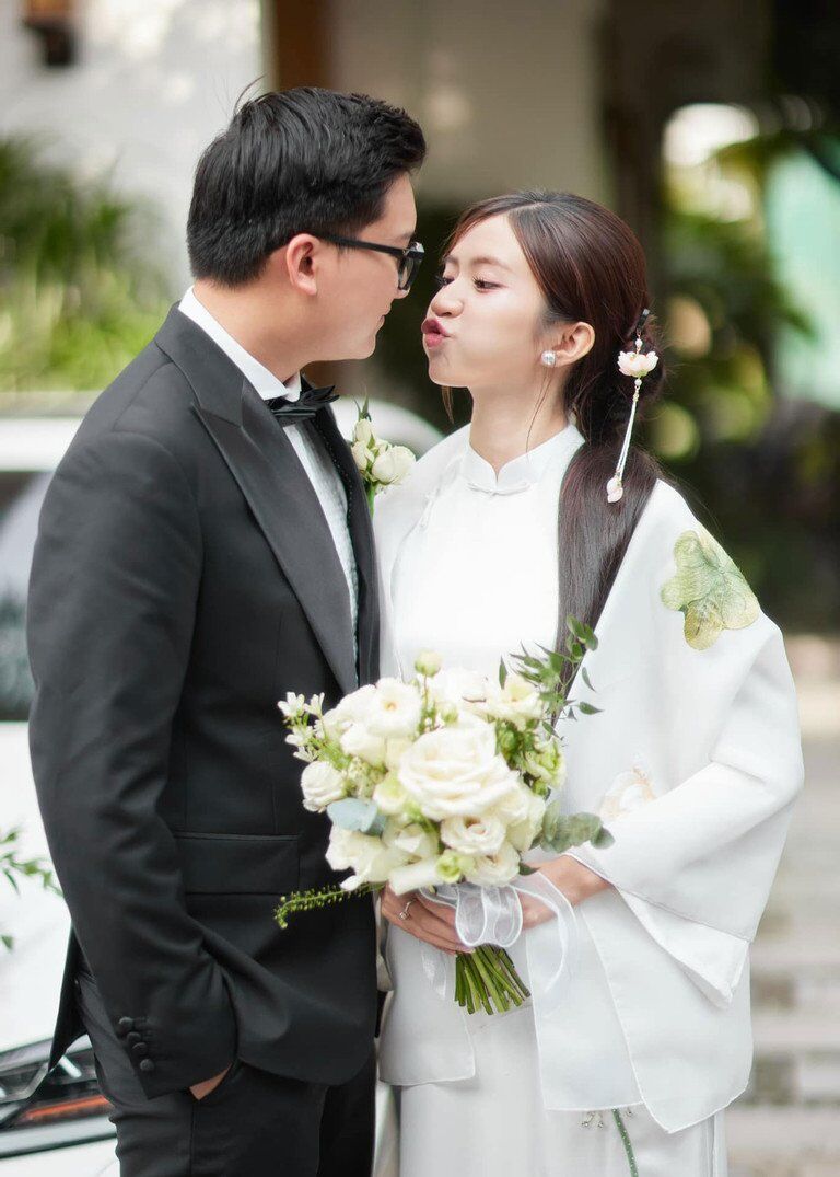 Ngọc Huyền (sinh năm 1999) kết hôn sau khi hoàn thành vai diễn trong Món Quà Của Cha, đóng cùng Thái Vũ.