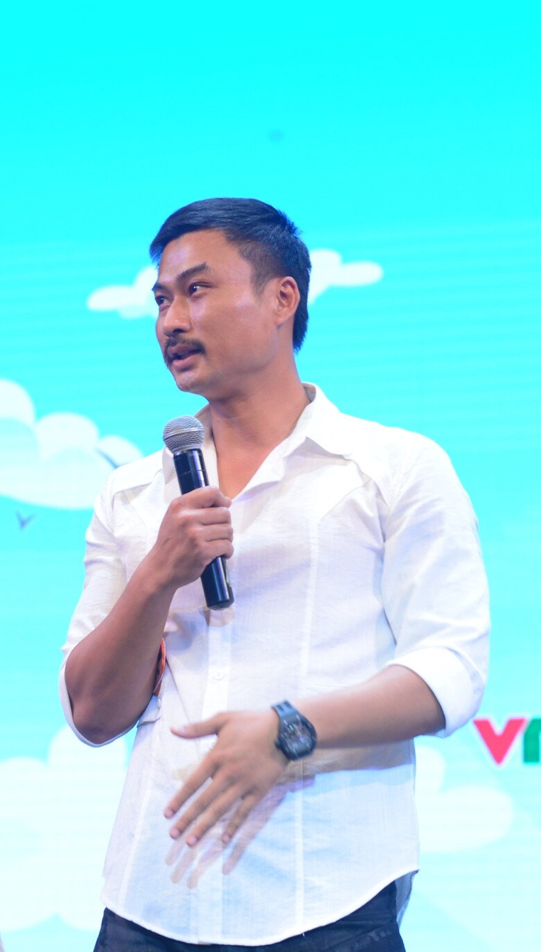 Diễn viên Duy Hưng xem đây là cơ hội quý giá để bù đắp cho con trai sau những lần vắng nhà vì công việc.