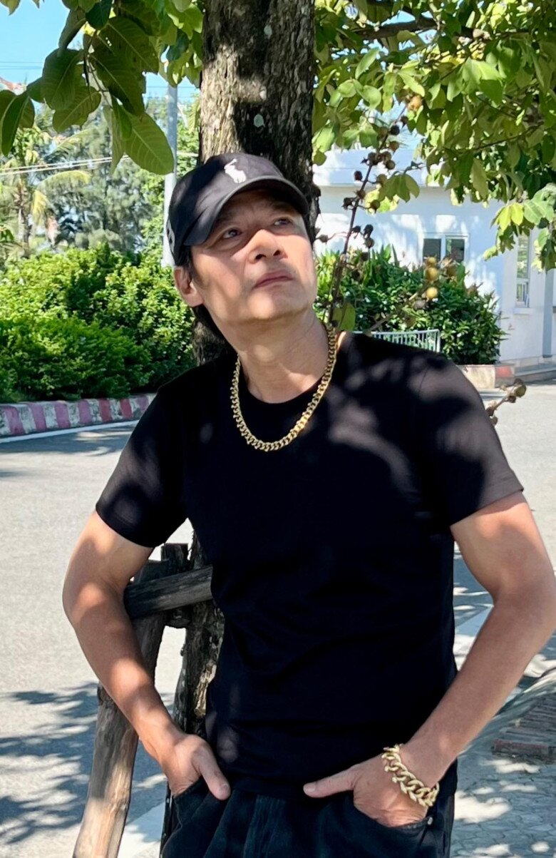 Về phía nghệ sĩ Võ Hoài Nam, trong bài phỏng vấn độc quyền với chúng tôi cách đây không lâu, anh tiết lộ bản thân đặt cho các con nguyên tắc không được đi vội vã để vào showbiz, cứ đi 1 cách chính thống, lặng lẽ chứ đừng ồn ào. Khi đã nhận lời phải đúng giờ, không được phép đi muộn, chỉ được phép tới đúng hoặc sớm hơn.