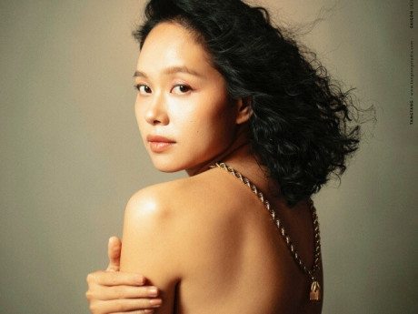 Hoàng Quyên ra mắt nhật ký "chuyến đi trong nghĩ suy" bằng âm nhạc, ấp ủ album tự sáng tác thứ 2