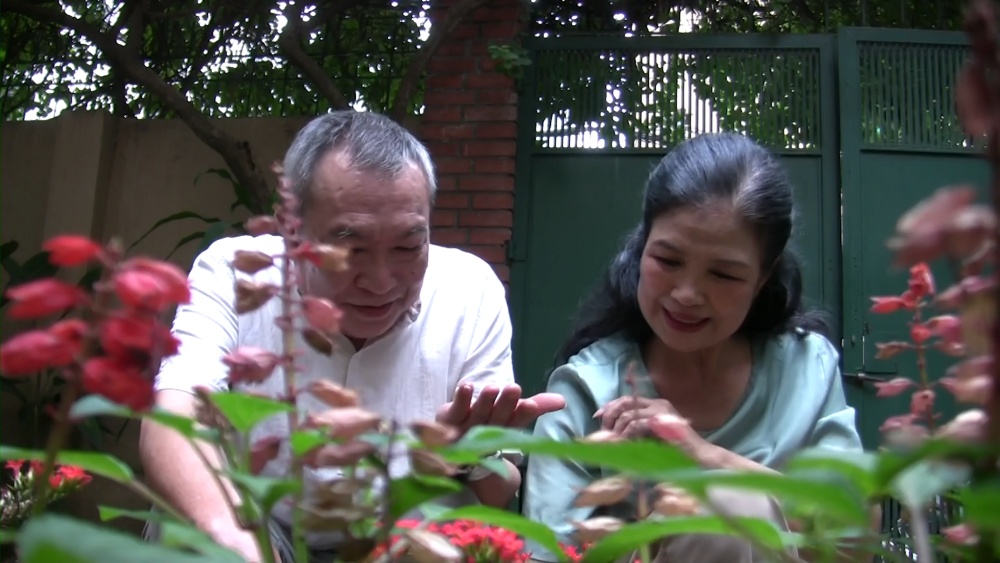 Bài hát tôn vinh tình yêu đa dạng, không phân biệt tuổi tác, giới tính hay hoàn cảnh, với sự xuất hiện của các cặp đôi thuộc cộng đồng LGBT, người mẹ đơn thân, các cụ già…