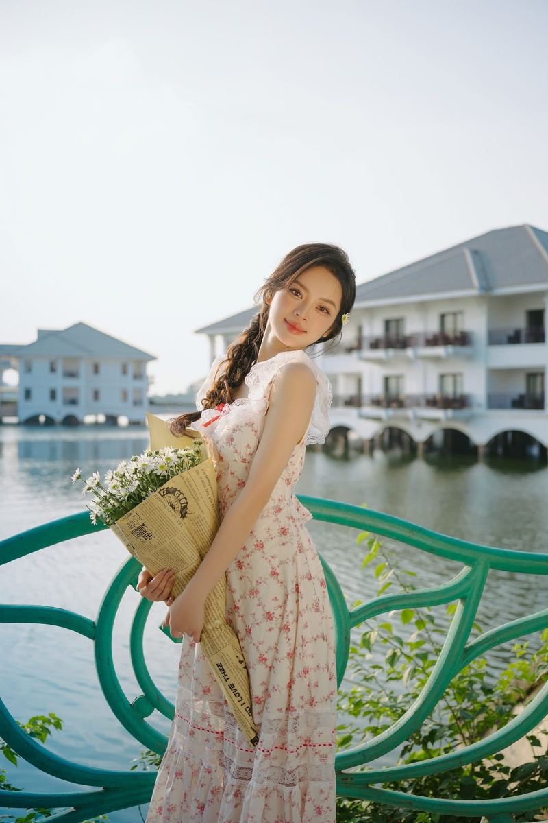 Đặng Ngân Hà sở hữu ngoại hình sáng, vóc dáng chuẩn chỉnh, nhanh chóng gây ấn tượng tại cuộc thi.