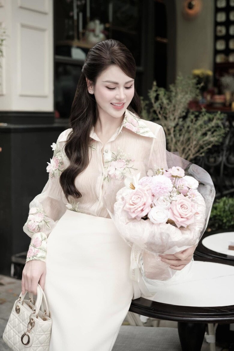 Nữ diễn viên phải dành thời gian lên mạng, đọc sách, tìm hiểu về thay đổi tâm lý ở tuổi dậy thì để hiểu con.