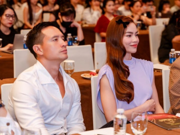 Mẹ ruột, Kim Lý và cặp song sinh "tháp tùng" Hồ Ngọc Hà ra Hà Nội làm giám khảo