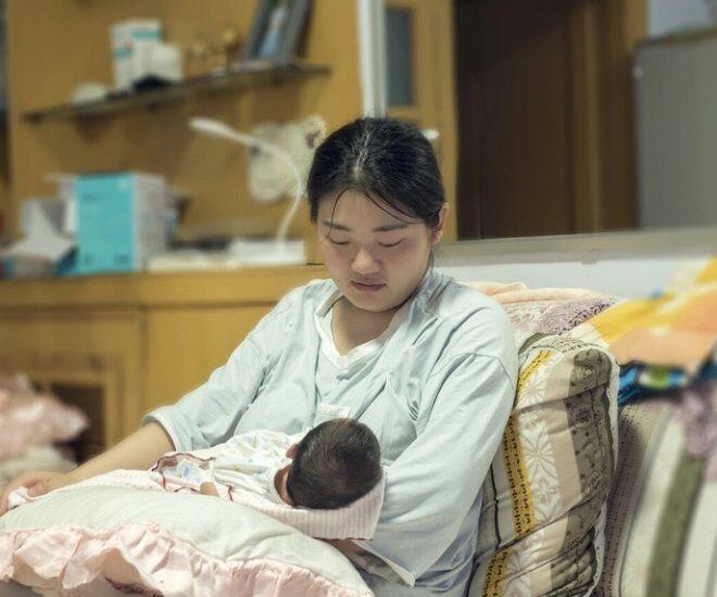 Ngày nay, truyền thống ở cữ vẫn được nhiều phụ nữ sau sinh áp dụng. Ảnh minh họa: QQ