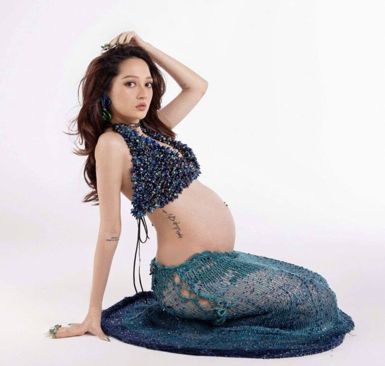 Bức ảnh bầu bí hiếm hoi được nữ ca sĩ chia sẻ.