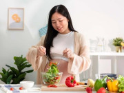 3 tháng đầu là giai đoạn vàng của thai kỳ, mẹ nên ăn gì để bé phát triển toàn diện?