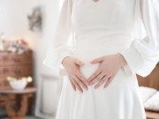 Bà bầu - Có thai trước hôn nhân, cô dâu bị gia đình chú rể bỏ rơi trong ngày cưới