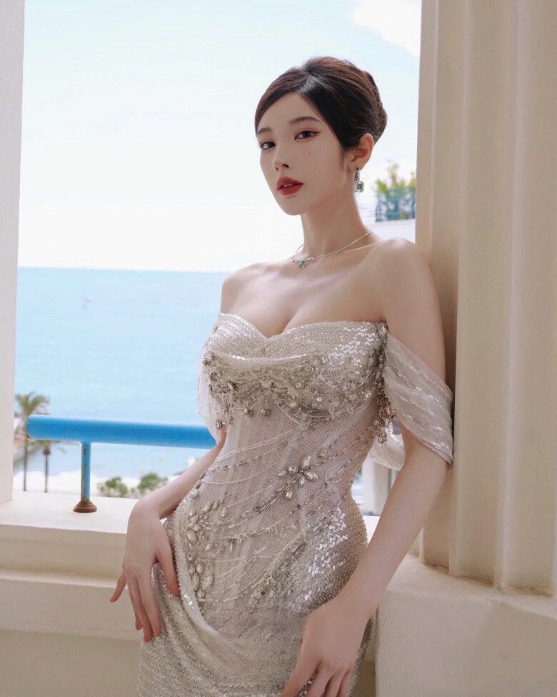 Cận cảnh thiết kế tinh tế và ấn tượng mà mỹ nhân này lựa chọn.