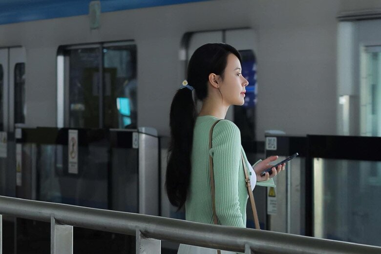 Midu xinh đẹp như nàng thơ trong mọi khoảnh khắc.