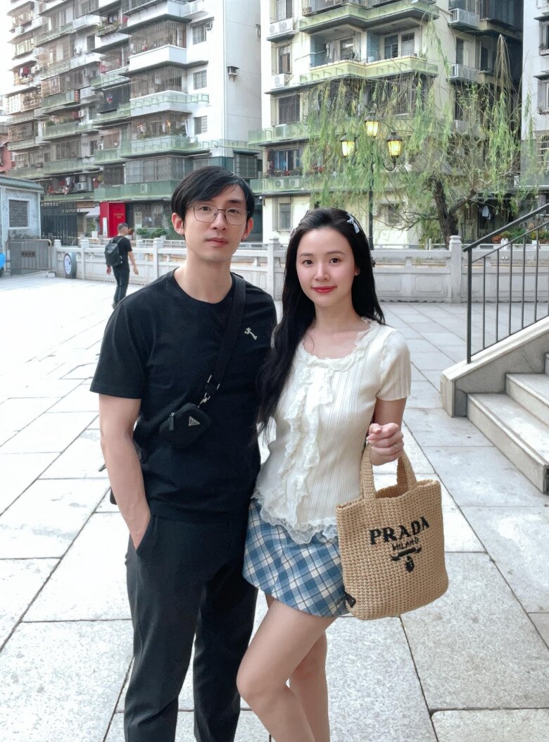 Midu ngoài đời trang điểm rất ít vẫn đẹp như nàng thơ bên ông xã.