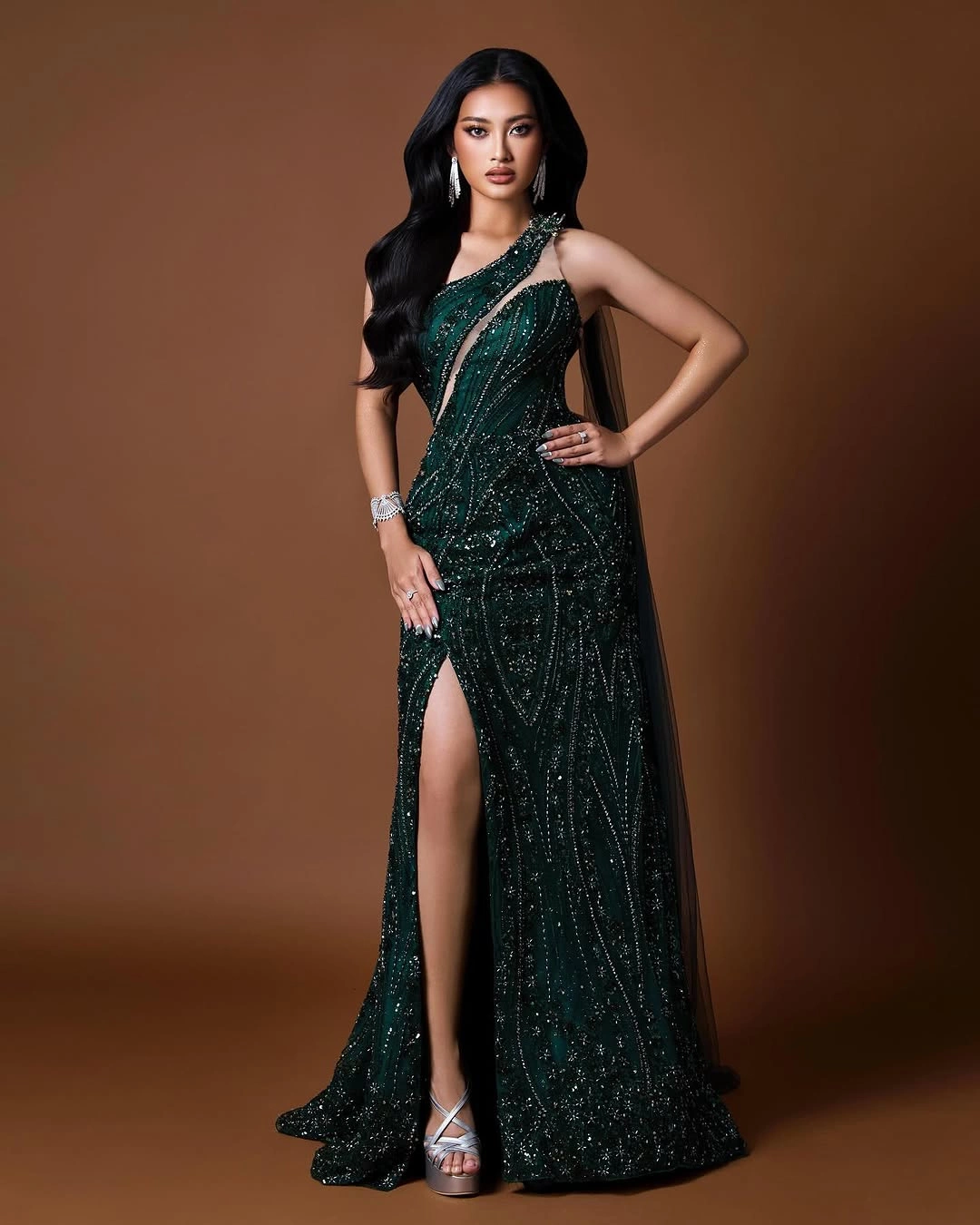 Monica Kezia Sembirin là ngựa chiến của khu vực cạnh tranh trực tiếp với Ý Nhi của Việt Nam.