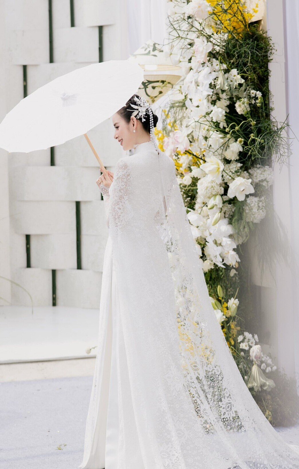 Hương Liên là cô dâu hot nhất mạng xã hội hôm nay.