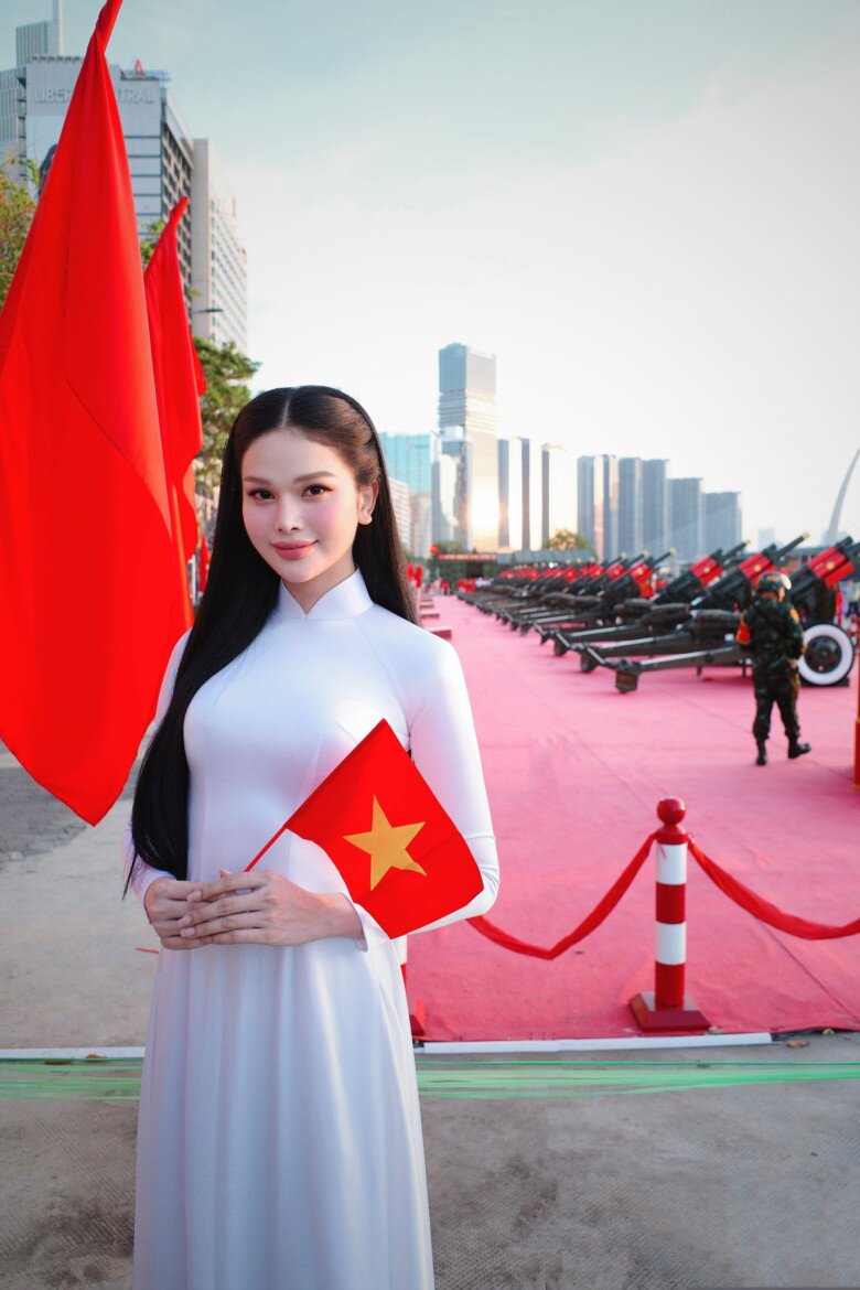 Nhan sắc ngoài đời thường cũng thuộc hàng cực phẩm thế này đây.