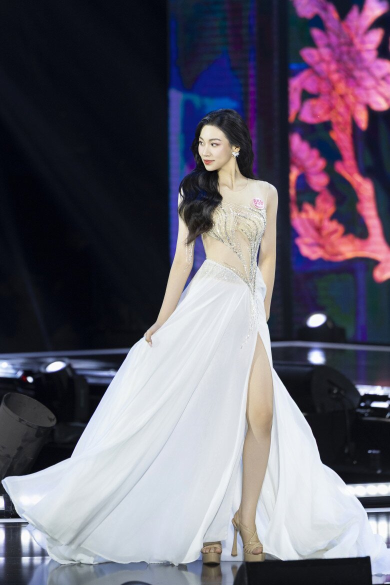 14. Thí sinh Trần Thị Huyền Cơ, sinh năm 2003, Nghệ An.