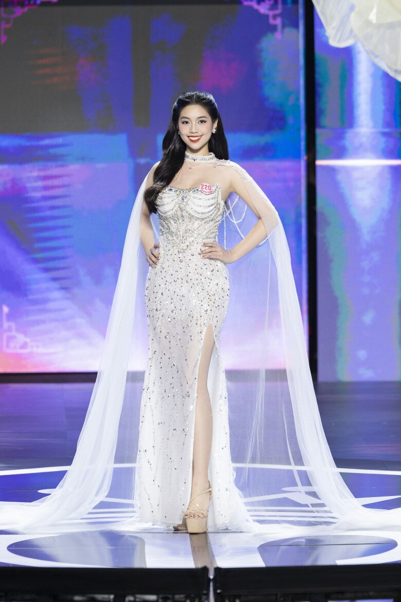 3. Thí sinh Trần Ngọc Châu Anh, sinh năm 2003, Thủ đô Hà Nội.