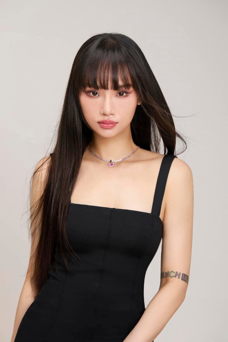 Miu Lê và hình tượng mới được khen ngợi hết lời, mái tóc dài thướt tha cùng chiếc mái ngố xinh yêu.
